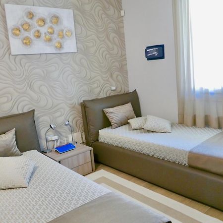 Phoenix Garda Hills Sirmione Exterior foto